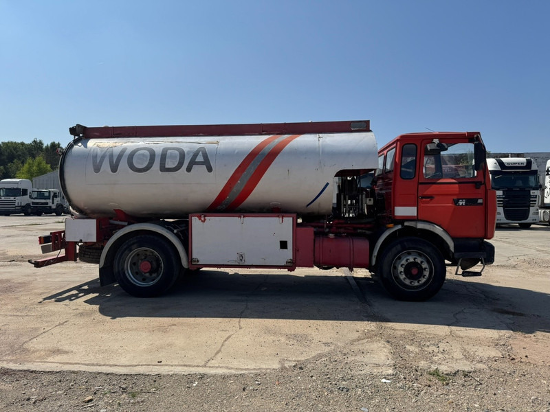 Renault M 210 Midliner (10500 L / 2 X COMPARTIMENTS / LAMES / GRAND PONT / POMPE MANUELLE) - Tank truck: picture 4 Renault M 210 Midliner (10500 L / 2 X COMPARTIMENTS / LAMES / GRAND PONT / POMPE MANUELLE) - Tank truck: picture 4