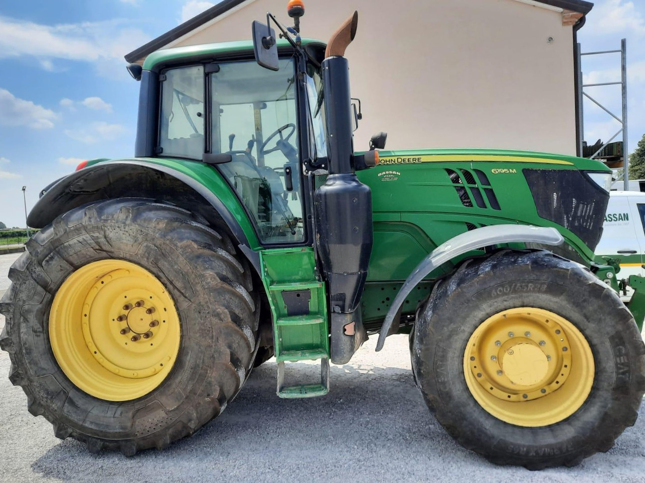 JOHN DEERE 6195 M - Farm tractor: picture 3 JOHN DEERE 6195 M - Farm tractor: picture 3