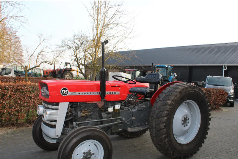 Massey Ferguson 135 - Farm tractor: picture 4 Massey Ferguson 135 - Farm tractor: picture 4