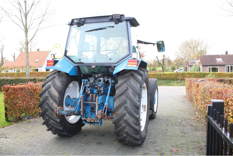 New Holland 6640 met turbo fronthef en front pto - Farm tractor: picture 4 New Holland 6640 met turbo fronthef en front pto - Farm tractor: picture 4