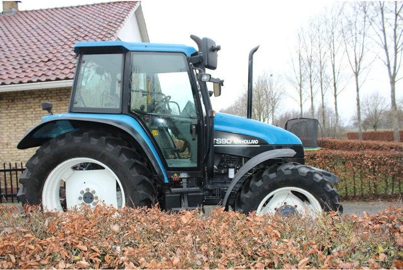New Holland TS 90 - Farm tractor: picture 2 New Holland TS 90 - Farm tractor: picture 2