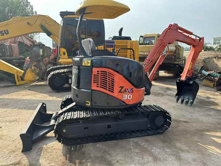Mini 3-Ton Excavator used Hitachi ZX30 excavator with Excellent Performance and Low Price for sale! - Excavator: picture 3 Mini 3-Ton Excavator used Hitachi ZX30 excavator with Excellent Performance and Low Price for sale! - Excavator: picture 3