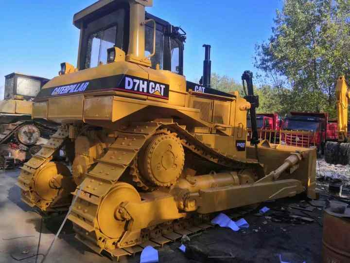 Second Hand Caterpillar CAT D7H D7G D7R Bulldozer, Used CAT D7H Japan Import in Good Condition - Bulldozer: picture 2 Second Hand Caterpillar CAT D7H D7G D7R Bulldozer, Used CAT D7H Japan Import in Good Condition - Bulldozer: picture 2