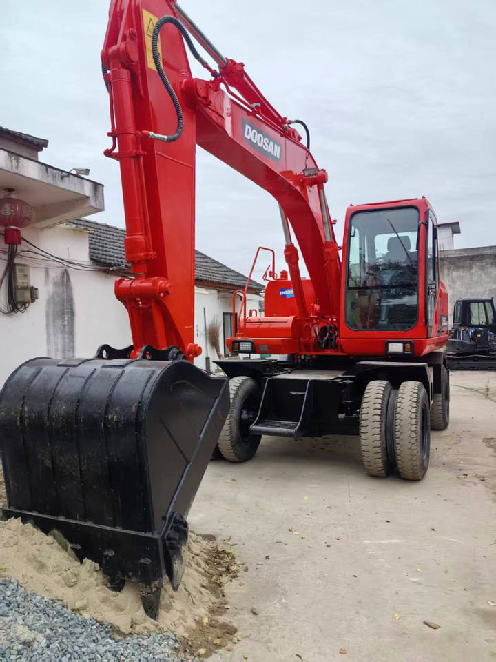 Doosan Used DH150W-7 wheeled excavator for sale at a low price. - Wheel excavator: picture 4 Doosan Used DH150W-7 wheeled excavator for sale at a low price. - Wheel excavator: picture 4