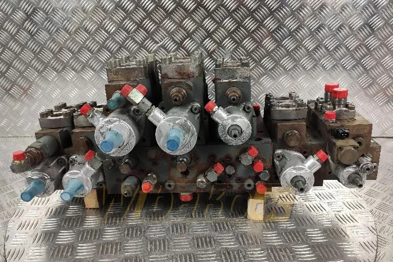 Liebherr R924 HDSL - Hydraulic valve for Construction machinery: picture 1 Liebherr R924 HDSL - Hydraulic valve for Construction machinery: picture 1
