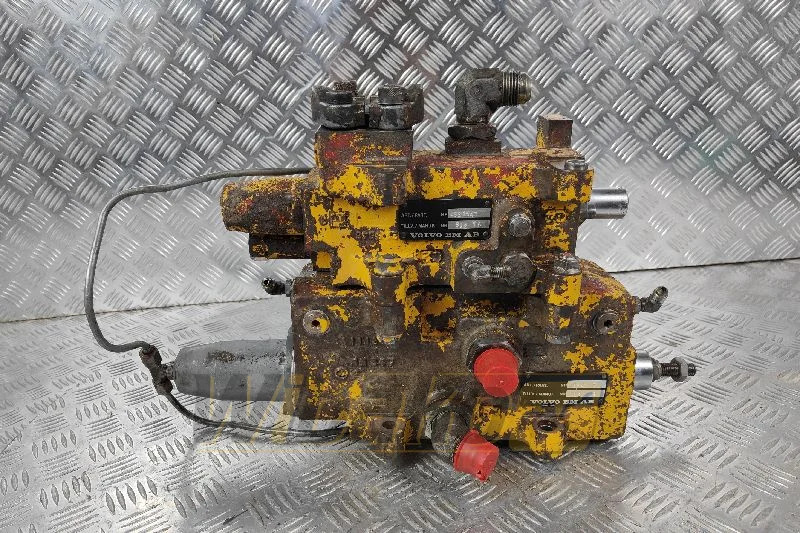Volvo 4864235/4821543 - Hydraulic valve for Construction machinery: picture 1 Volvo 4864235/4821543 - Hydraulic valve for Construction machinery: picture 1