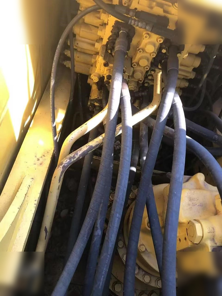 KOMATSU PC220-8 - Crawler excavator: picture 4 KOMATSU PC220-8 - Crawler excavator: picture 4