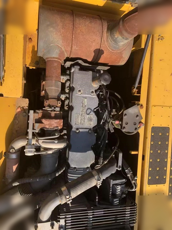 KOMATSU PC220-8 - Crawler excavator: picture 5 KOMATSU PC220-8 - Crawler excavator: picture 5