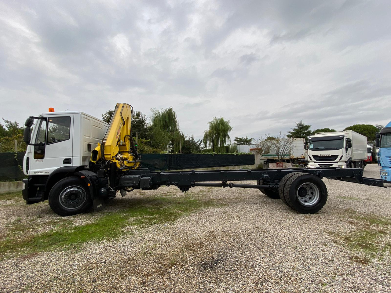 IVECO 180E30 - Cab chassis truck: picture 3 IVECO 180E30 - Cab chassis truck: picture 3