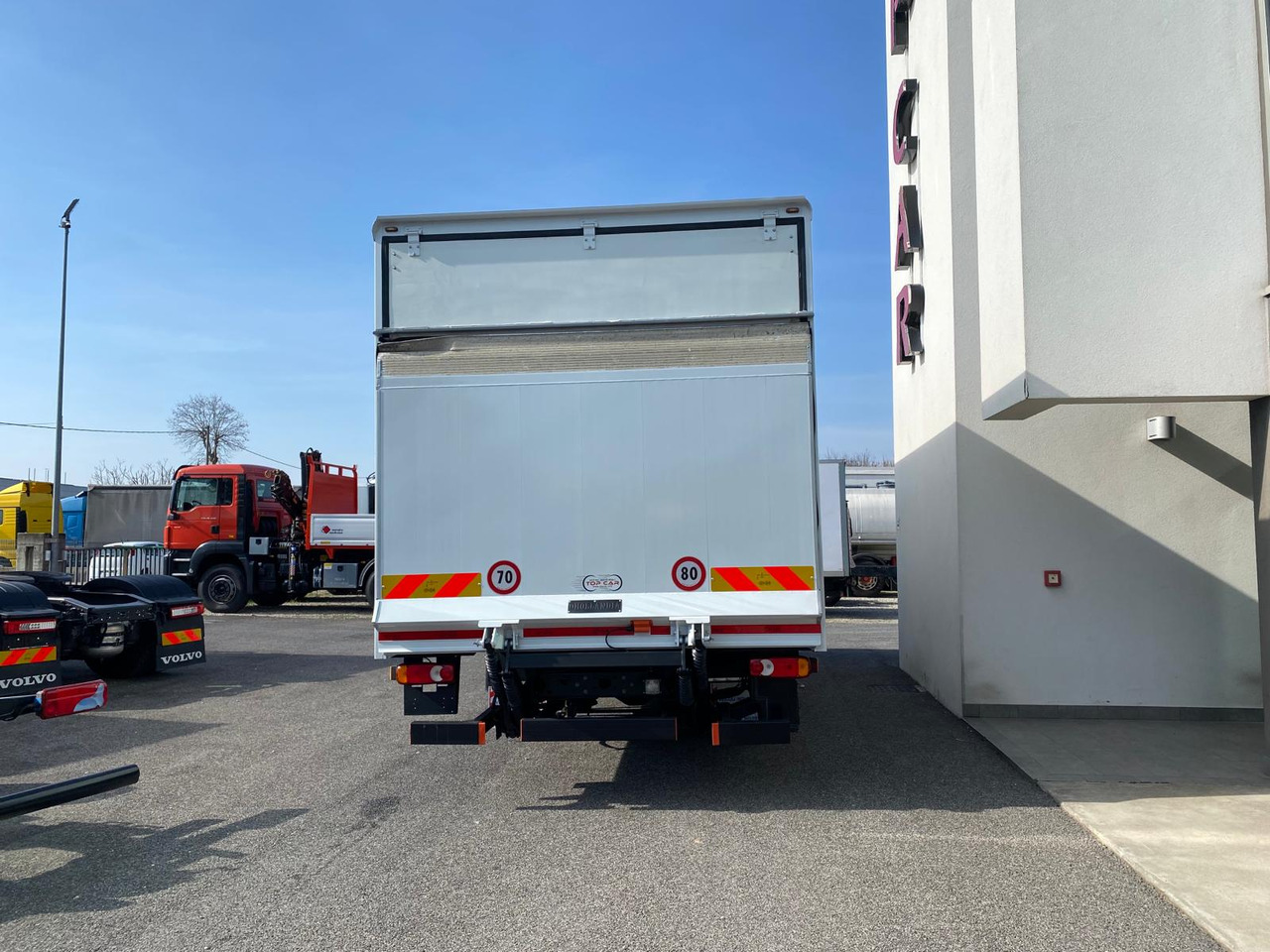 IVECO 75E21 - Box truck: picture 2 IVECO 75E21 - Box truck: picture 2