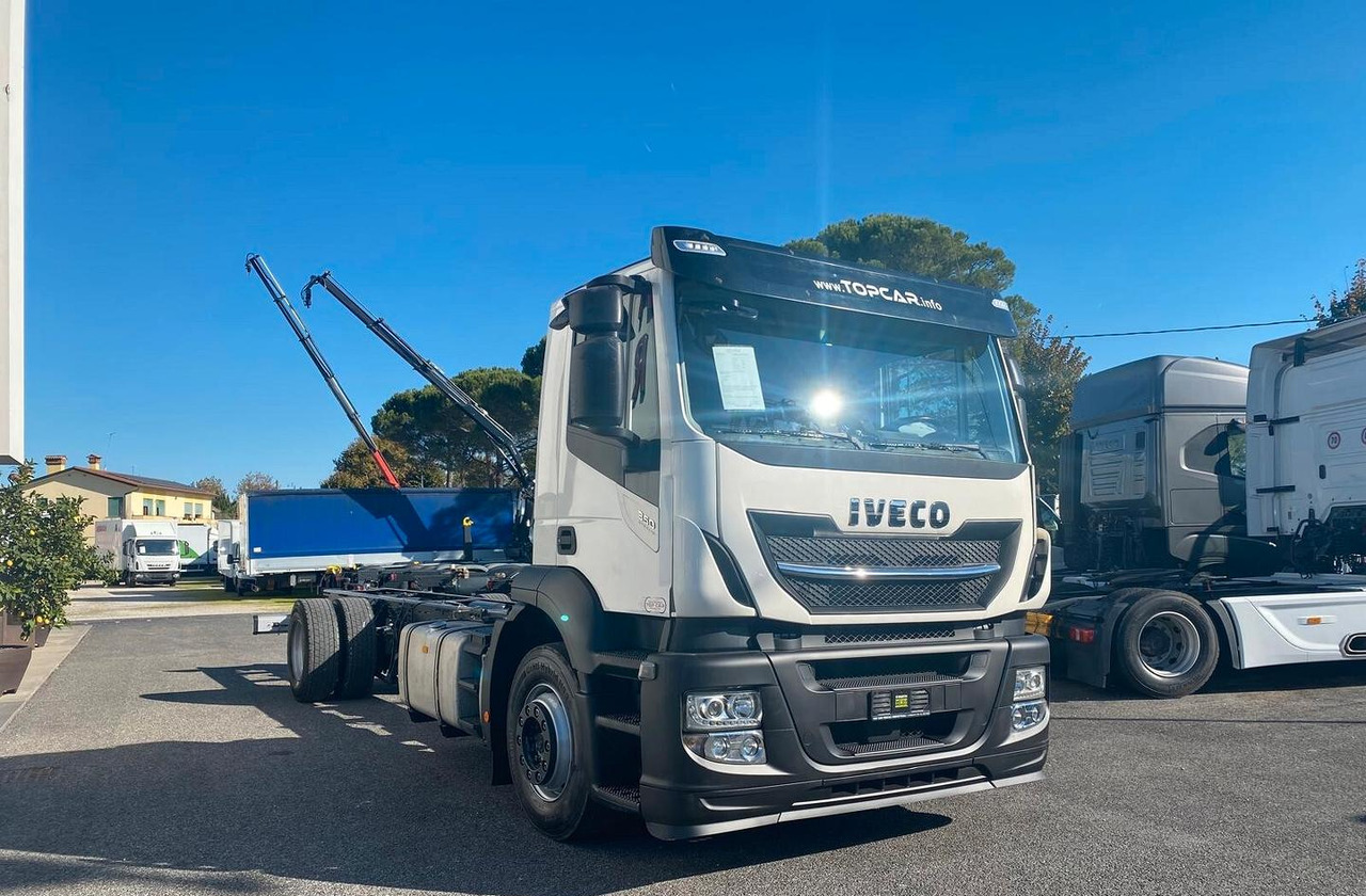 IVECO AD190S36 MOTRICE 2 ASSI TELAIO 2017 - Cab chassis truck: picture 3 IVECO AD190S36 MOTRICE 2 ASSI TELAIO 2017 - Cab chassis truck: picture 3