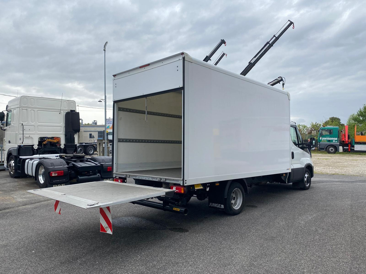 IVECO DAILY 35C16 - Box van: picture 4 IVECO DAILY 35C16 - Box van: picture 4