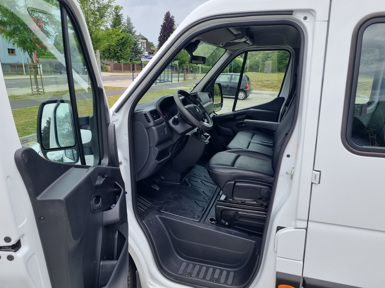 Open body delivery van RENAULT Master: picture 14