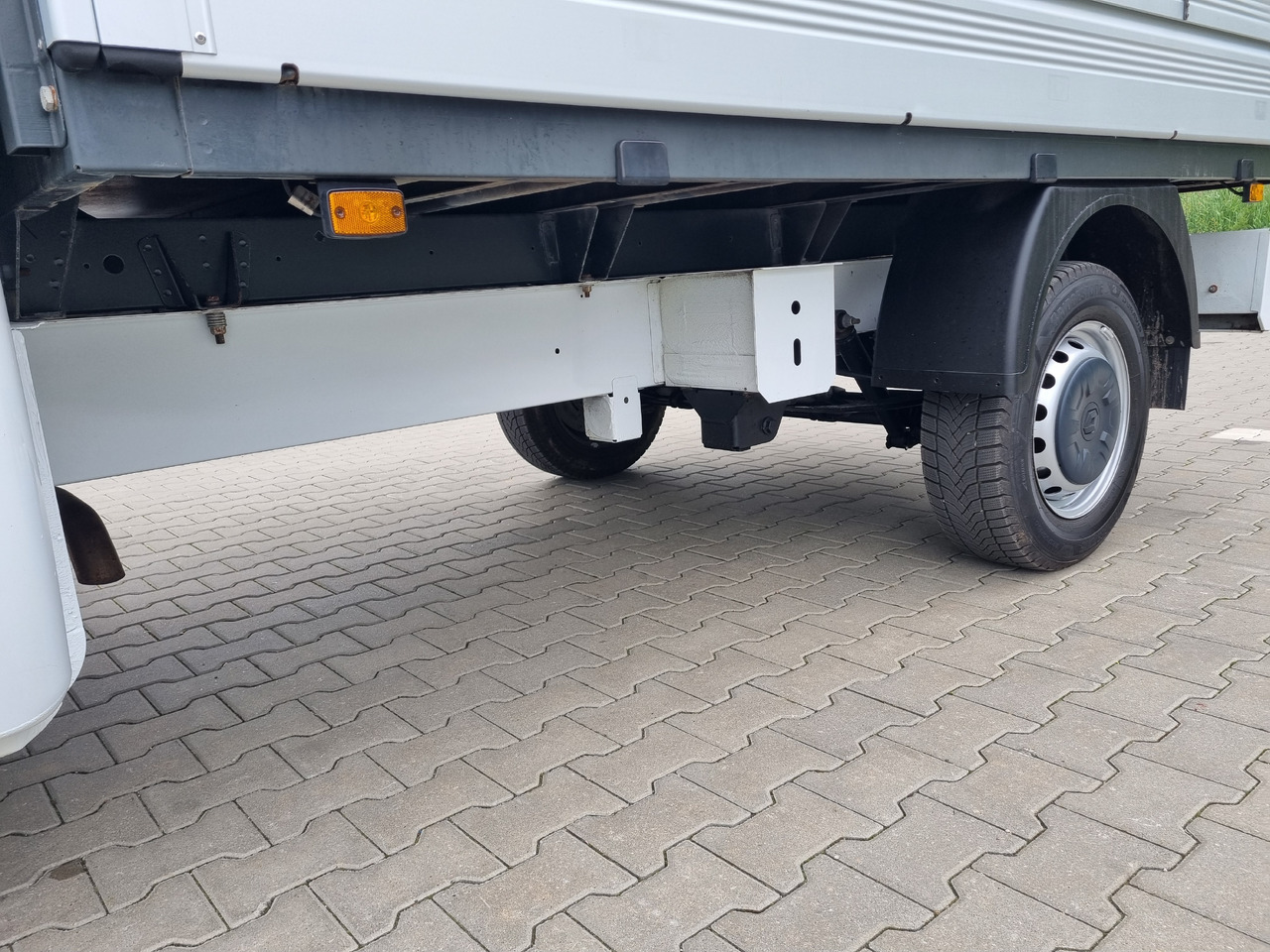 Open body delivery van RENAULT Master: picture 11