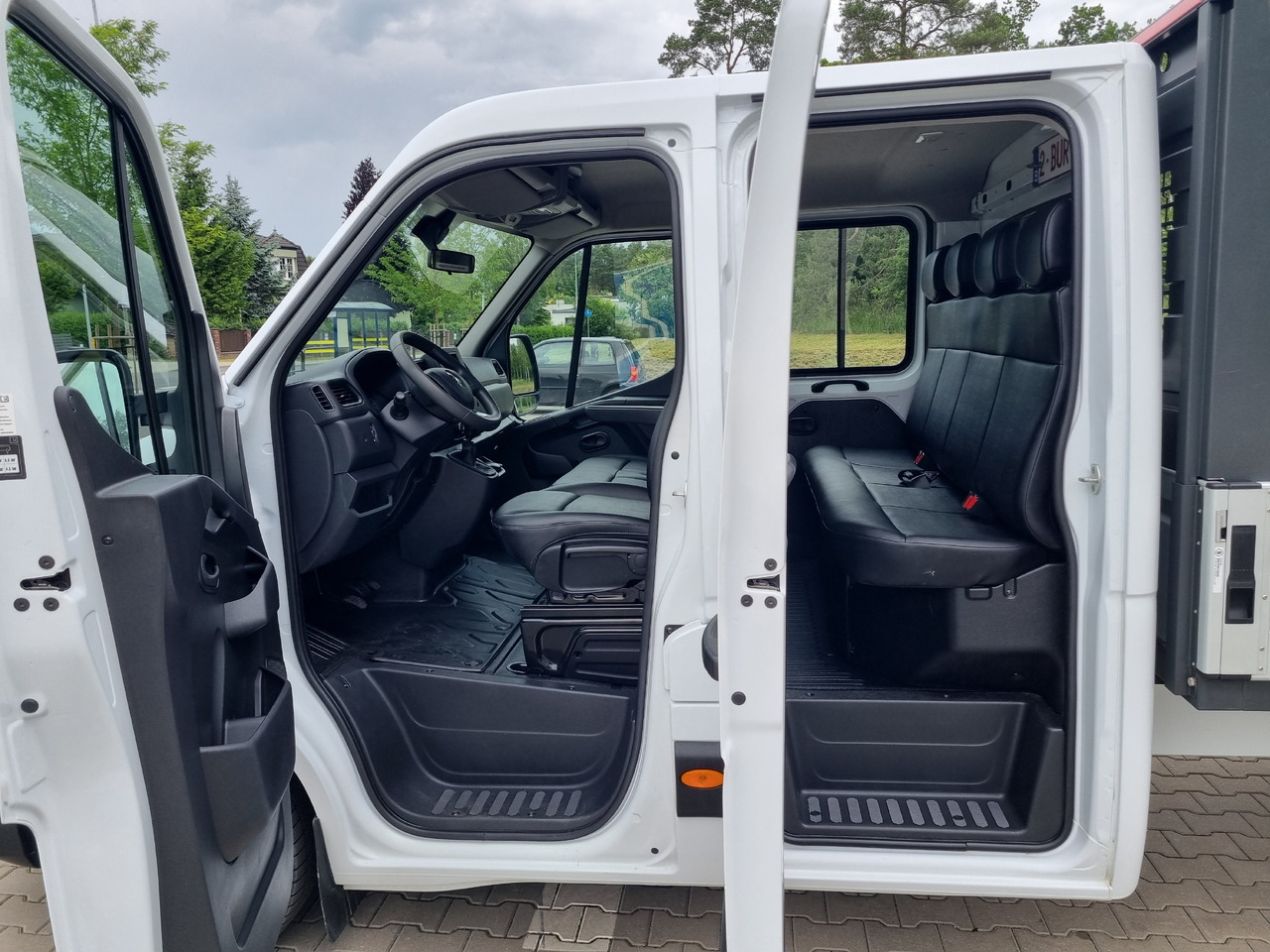 Open body delivery van RENAULT Master: picture 17