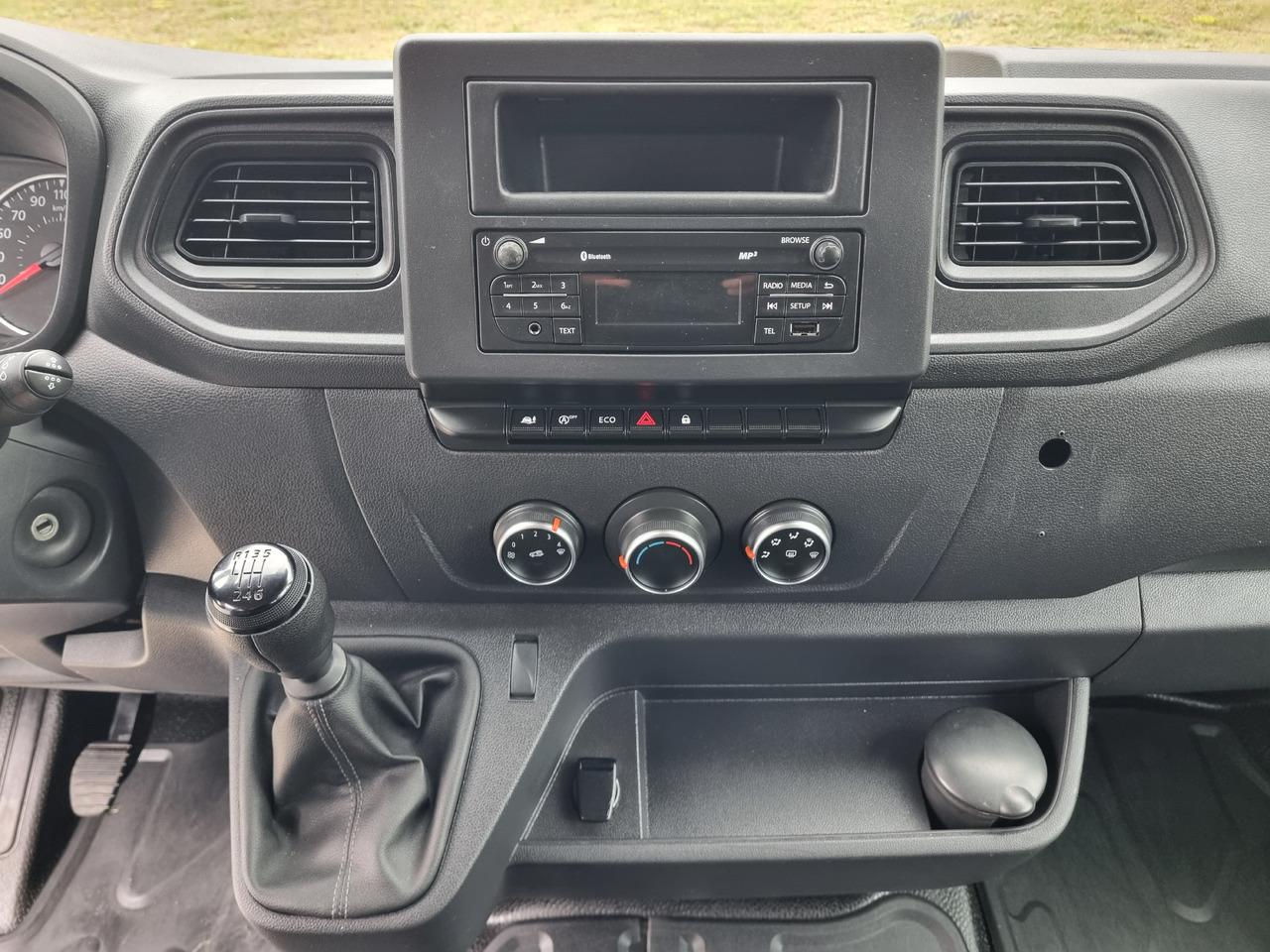 Open body delivery van RENAULT Master: picture 20