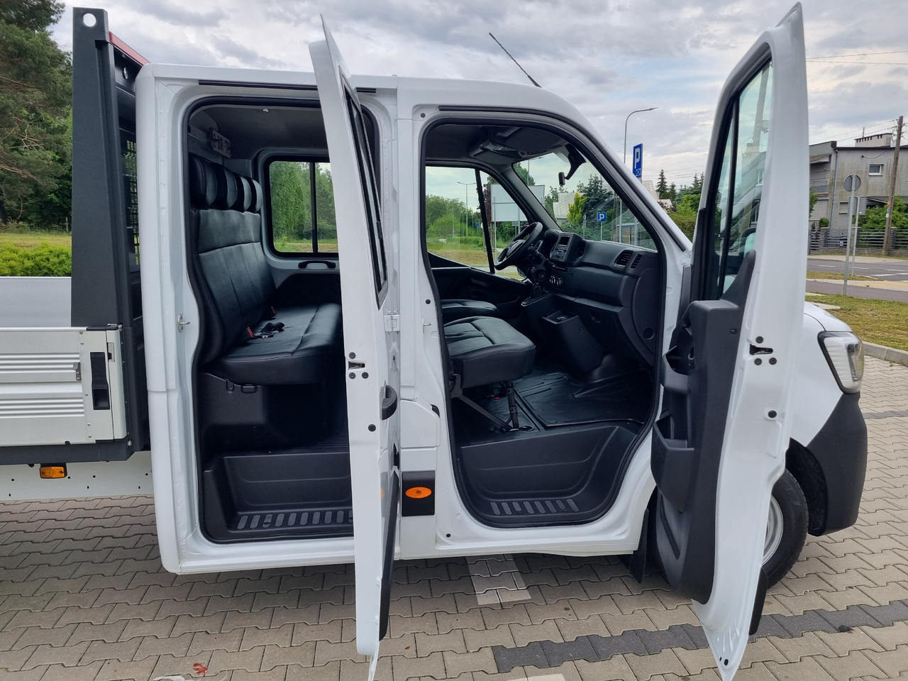 Open body delivery van RENAULT Master: picture 23