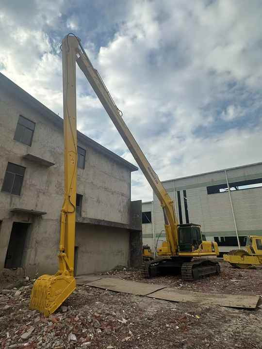Used Komatsu PC450-8 Excavator Carrying Extra Long Arm Superior Performance Used Komatsu 45 Tonne Hydraulic Excavator Hot Sale - Crawler excavator: picture 3 Used Komatsu PC450-8 Excavator Carrying Extra Long Arm Superior Performance Used Komatsu 45 Tonne Hydraulic Excavator Hot Sale - Crawler excavator: picture 3