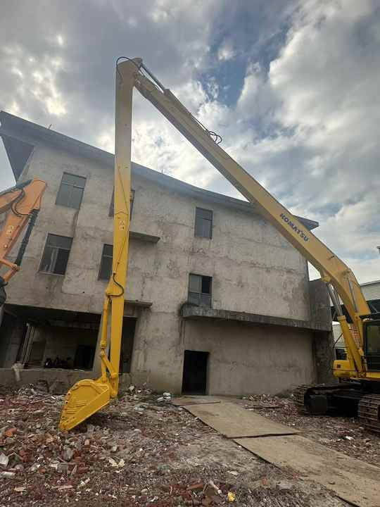 Used Komatsu PC450-8 Excavator Carrying Extra Long Arm Superior Performance Used Komatsu 45 Tonne Hydraulic Excavator Hot Sale - Crawler excavator: picture 2 Used Komatsu PC450-8 Excavator Carrying Extra Long Arm Superior Performance Used Komatsu 45 Tonne Hydraulic Excavator Hot Sale - Crawler excavator: picture 2