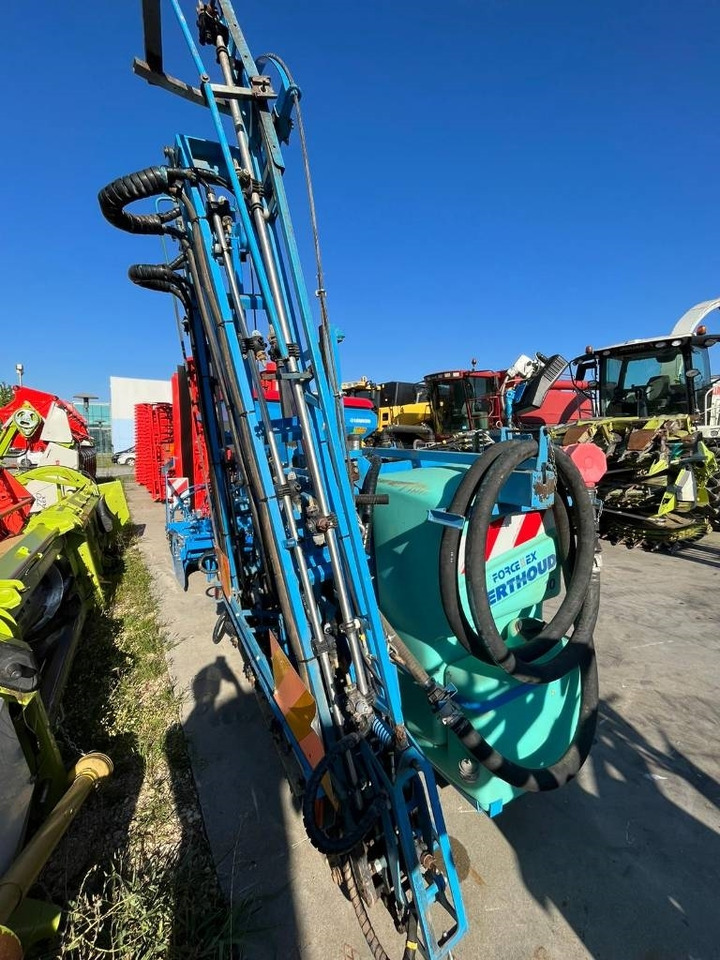 Berthoud Force 1000 - Trailed sprayer: picture 5 Berthoud Force 1000 - Trailed sprayer: picture 5