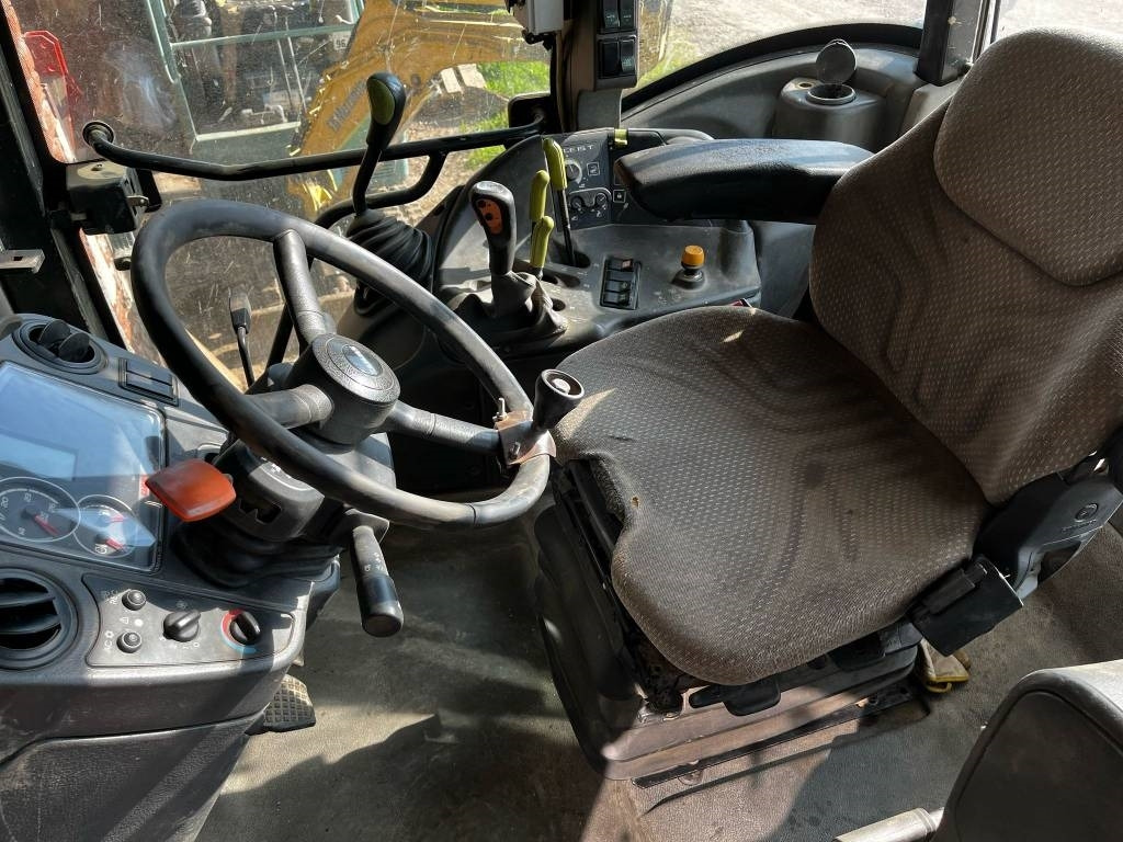 Claas Arion 420  - Farm tractor: picture 5 Claas Arion 420  - Farm tractor: picture 5