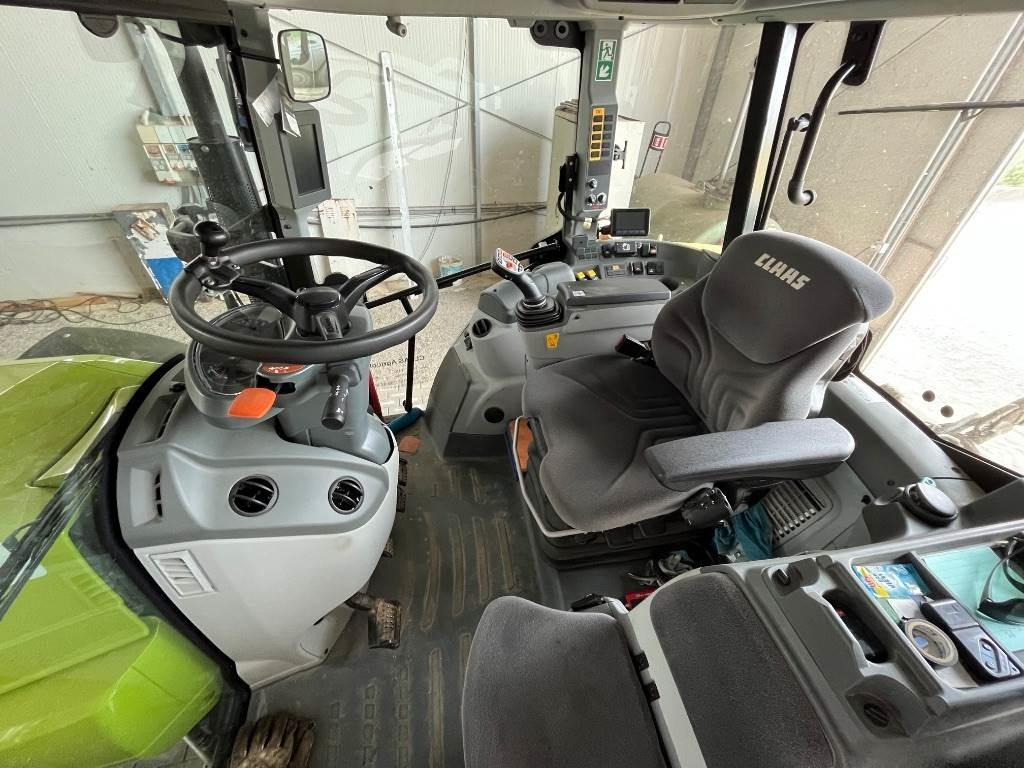 Claas Arion 440 - Farm tractor: picture 2 Claas Arion 440 - Farm tractor: picture 2