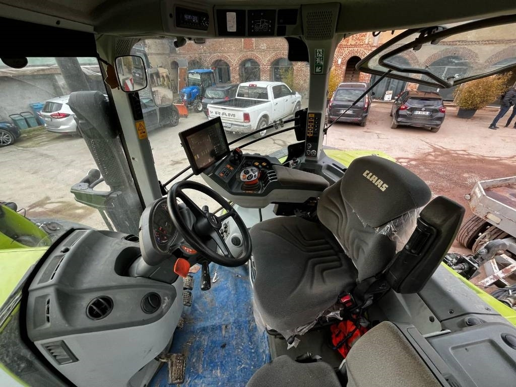 Farm tractor Claas Arion 650 Cmatic: picture 7