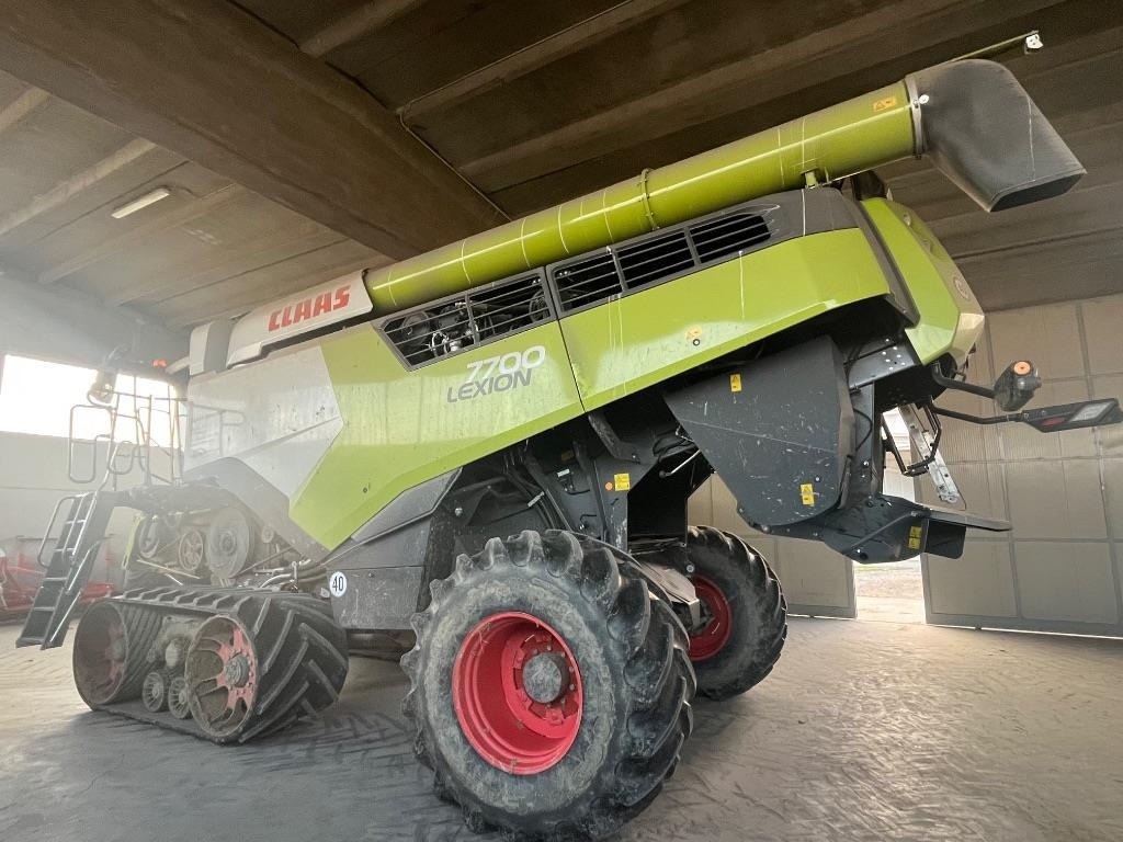 Claas Lexion 7700 TT RISO - Combine harvester: picture 1 Claas Lexion 7700 TT RISO - Combine harvester: picture 1