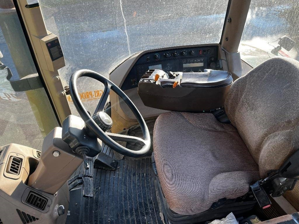 John Deere 8410 - Farm tractor: picture 5 John Deere 8410 - Farm tractor: picture 5