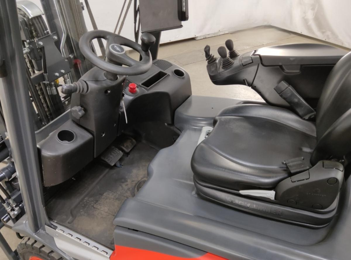 Fenwick E16 02 - Electric forklift: picture 3 Fenwick E16 02 - Electric forklift: picture 3