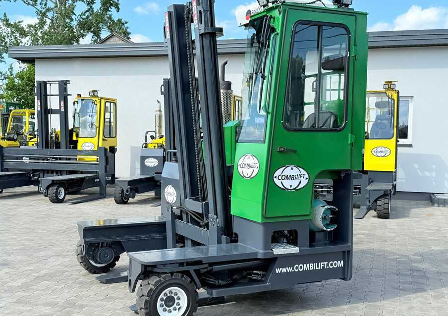 Combilift C3500 / DUPLEX 4100MM / GAS / EXTENDABLE FORKS / CABIN / HEATING + AIR CONDITIONING / LIKE NEW - 4-way reach truck: picture 3 Combilift C3500 / DUPLEX 4100MM / GAS / EXTENDABLE FORKS / CABIN / HEATING + AIR CONDITIONING / LIKE NEW - 4-way reach truck: picture 3