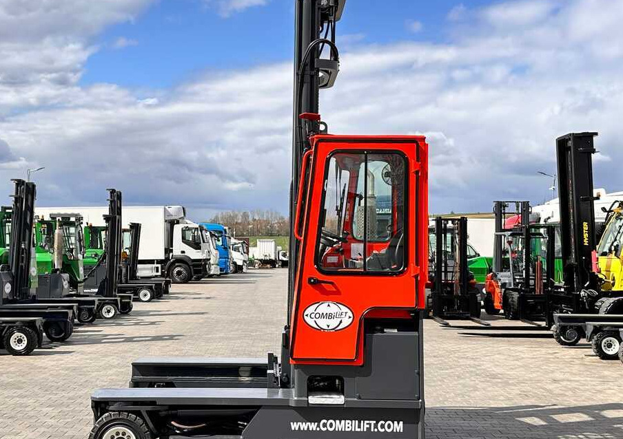 Combilift C4000 / DIESEL / TRIPLEX / 8400MM / FREE LIFT / SIDESHIFT / LIKE NEW - 4-way reach truck: picture 2 Combilift C4000 / DIESEL / TRIPLEX / 8400MM / FREE LIFT / SIDESHIFT / LIKE NEW - 4-way reach truck: picture 2