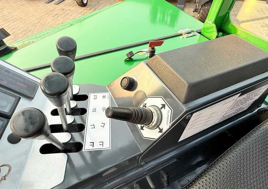 4-way reach truck Combilift C4000CB / TRIPLEX - 5200MM / LPG / FREE LIFT / FORK POSITIONER / FORK SIDESHIFT / HEIGHT 2450MM / LIKE NEW: picture 16