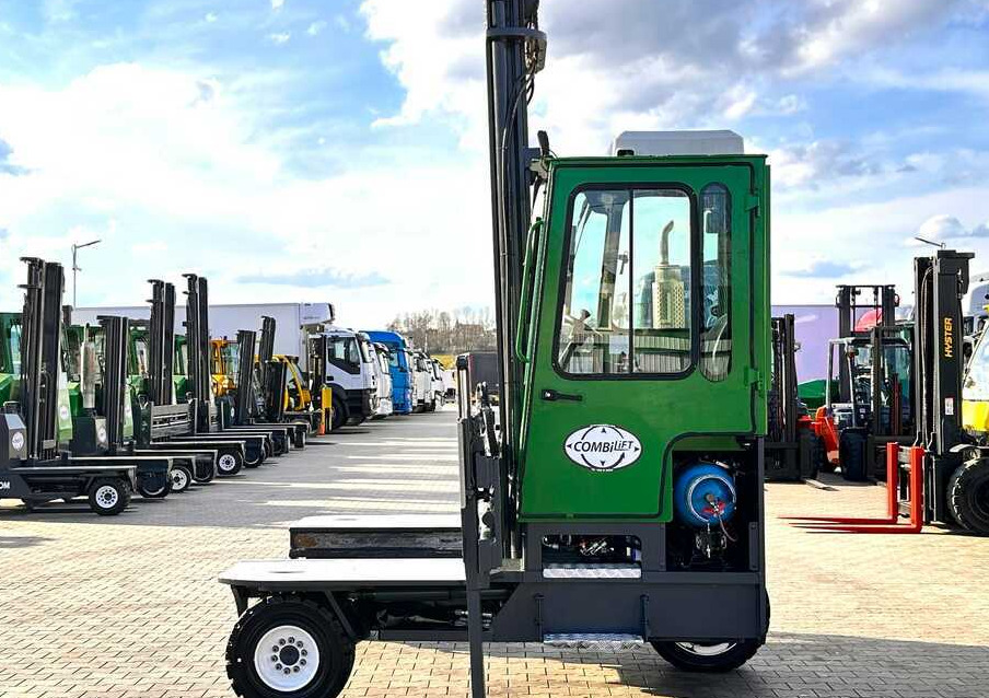 Combilift C5000XL / LPG / AIR CONDITIONING / WIDE POSITIONER / DUPLEX MAST / ADJUSTABLE FORKS / NEW TIRES / EXCELLENT CONDITION! - 4-way reach truck: picture 3 Combilift C5000XL / LPG / AIR CONDITIONING / WIDE POSITIONER / DUPLEX MAST / ADJUSTABLE FORKS / NEW TIRES / EXCELLENT CONDITION! - 4-way reach truck: picture 3