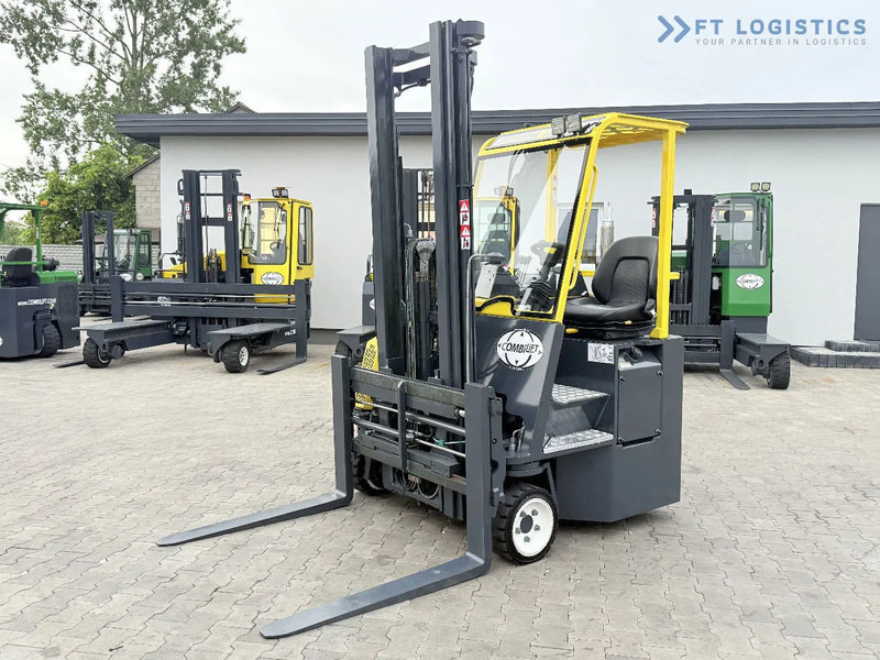 Combilift CB2500 / DUPLEX / 4100MM / DIESEL / FREE LIFT / FORK POSITIONER / SIDE SHIFT / LIKE NEW / Wide range of four-way and side loader - 4-way reach truck: picture 3 Combilift CB2500 / DUPLEX / 4100MM / DIESEL / FREE LIFT / FORK POSITIONER / SIDE SHIFT / LIKE NEW / Wide range of four-way and side loader - 4-way reach truck: picture 3