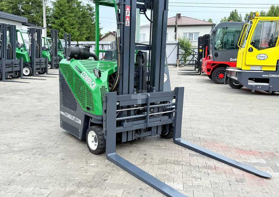 Combilift CB3000 / DIESEL / TRIPLEX 4900MM / FREE LIFT / SIDESHIFT / FORK POSITIONER / 1500MM FORKS / LIKE NEW - 4-way reach truck: picture 4 Combilift CB3000 / DIESEL / TRIPLEX 4900MM / FREE LIFT / SIDESHIFT / FORK POSITIONER / 1500MM FORKS / LIKE NEW - 4-way reach truck: picture 4