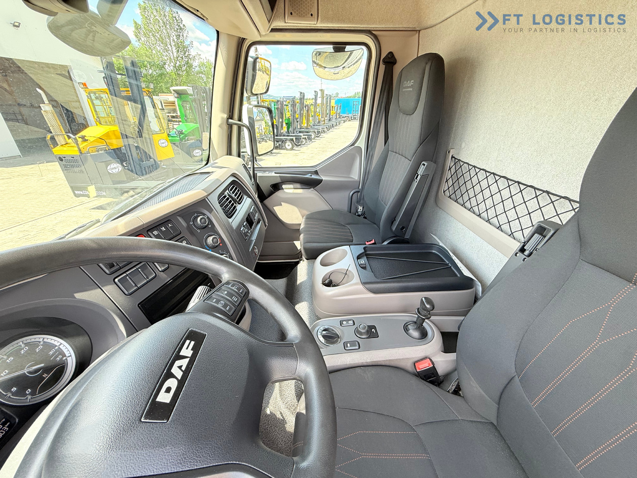 New Curtainsider truck DAF LF 260 FA / AUTOMATIC / 9,255 kg PAYLOAD / 4x2 / 18 PALLETS / TAIL LIFT / SIDE BOARDS / EXCELLENT CONDITION! [ Copy ]: picture 27