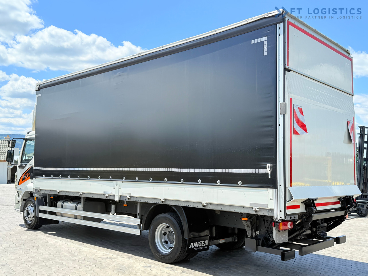 New Curtainsider truck DAF LF 260 FA / AUTOMATIC / 9,255 kg PAYLOAD / 4x2 / 18 PALLETS / TAIL LIFT / SIDE BOARDS / EXCELLENT CONDITION! [ Copy ]: picture 5