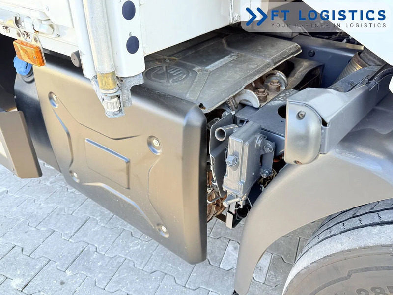 Renault D Renault D13 / TARPAULIN BODY WITH SIDE BOARDS / TAIL LIFT / TYRES 80% / PAYLOAD 5665 KG / PERFECT CONDITION - Curtainsider truck: picture 5 Renault D Renault D13 / TARPAULIN BODY WITH SIDE BOARDS / TAIL LIFT / TYRES 80% / PAYLOAD 5665 KG / PERFECT CONDITION - Curtainsider truck: picture 5