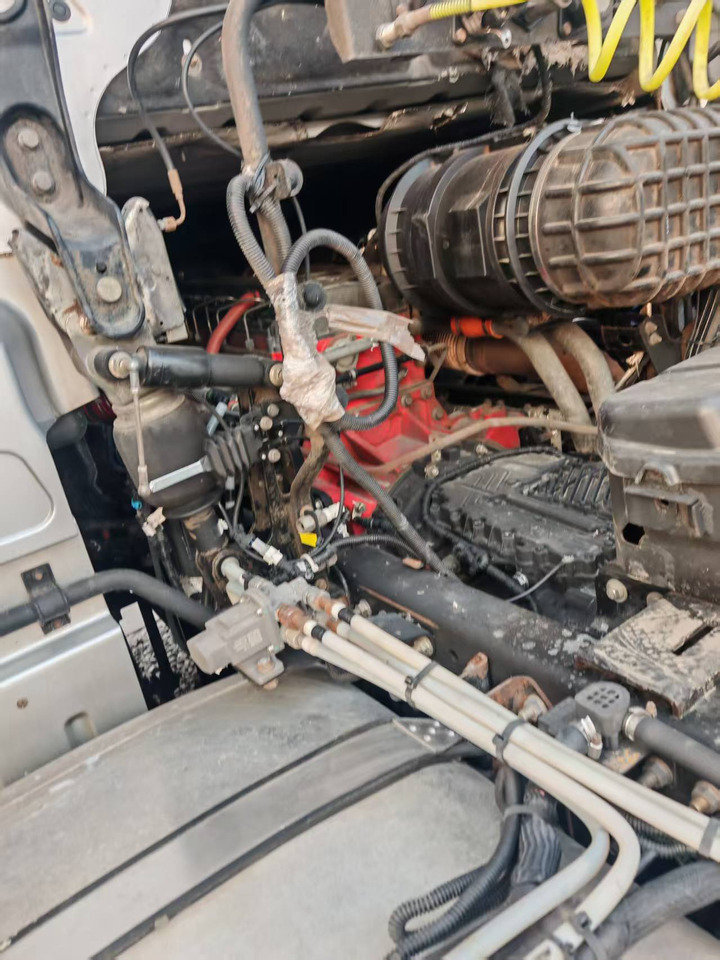 AUMAN 560HP - Tipper semi-trailer: picture 2 AUMAN 560HP - Tipper semi-trailer: picture 2