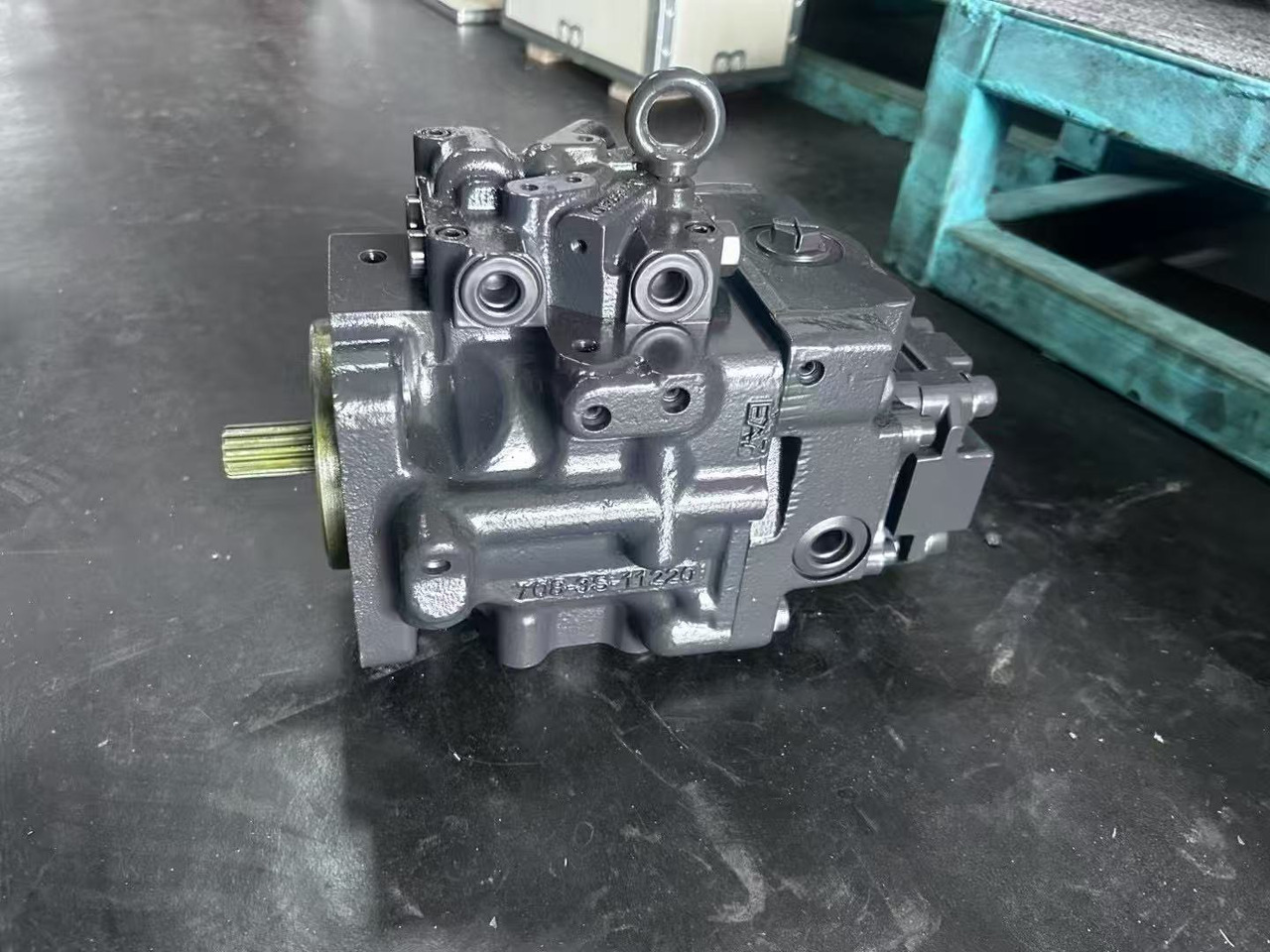 KOMATSU 708-1S-00251 - Attachment for Loader: picture 1 KOMATSU 708-1S-00251 - Attachment for Loader: picture 1