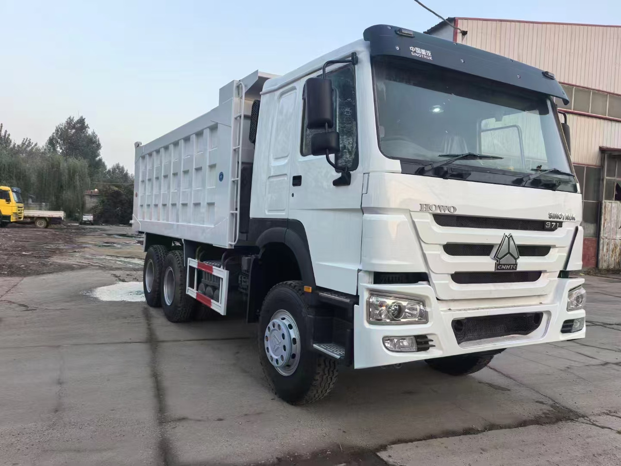 HOWO 371 - Tipper, Crane truck: picture 4 HOWO 371 - Tipper, Crane truck: picture 4