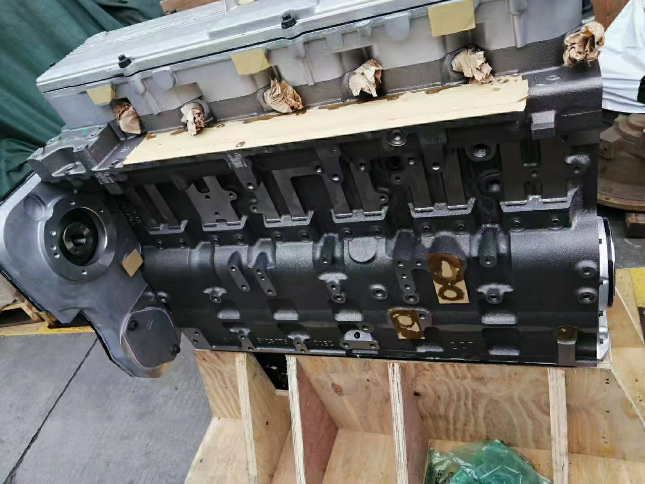 KOMATSU KOMATSU 6D114 CUMMINS QSC8.3 - Cylinder block for Excavator: picture 4 KOMATSU KOMATSU 6D114 CUMMINS QSC8.3 - Cylinder block for Excavator: picture 4