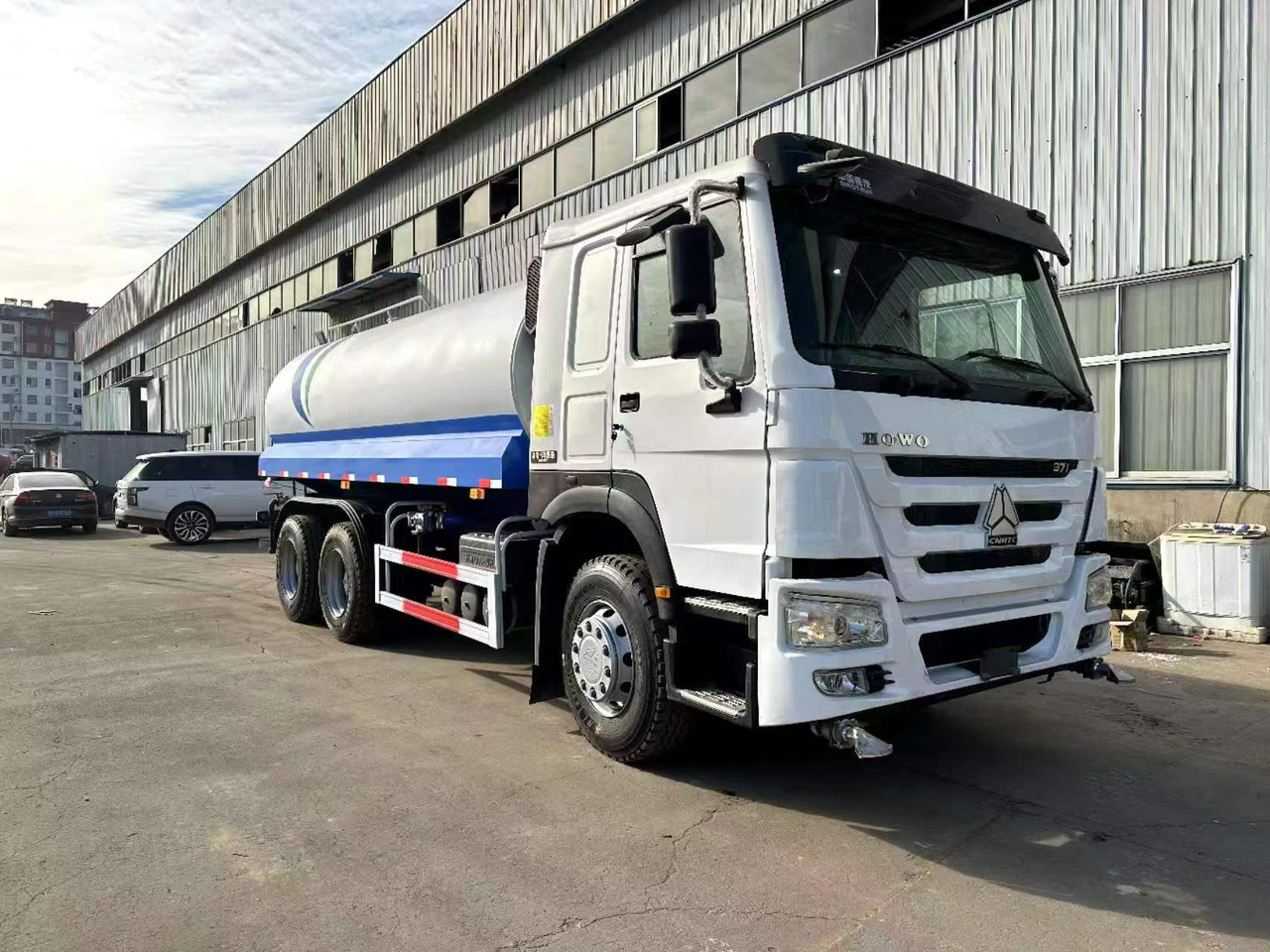 SINOTRUK 20 cubic meters tanker - Tank truck: picture 1 SINOTRUK 20 cubic meters tanker - Tank truck: picture 1