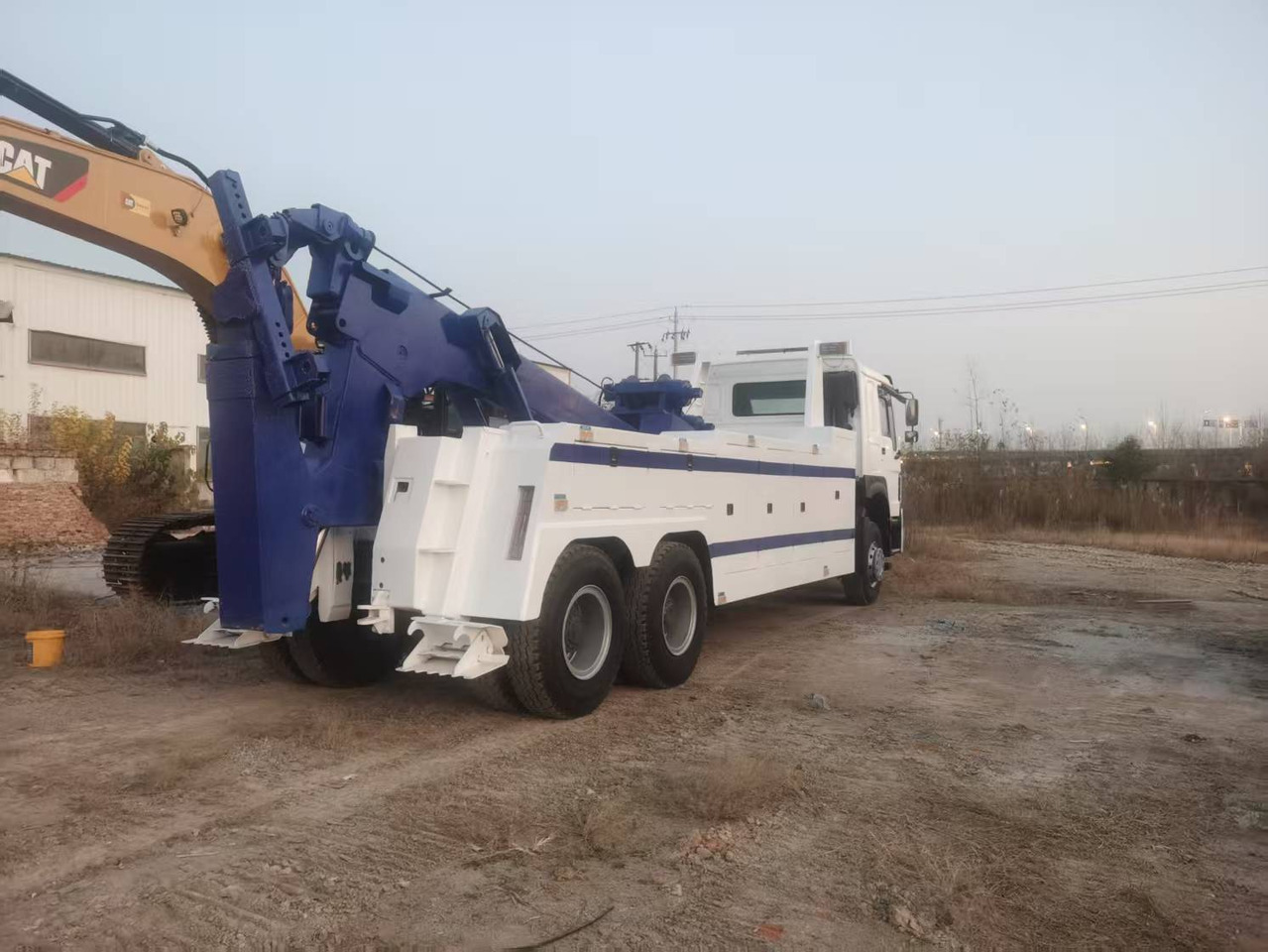 SINOTRUK 6*4 - Tow truck: picture 4 SINOTRUK 6*4 - Tow truck: picture 4