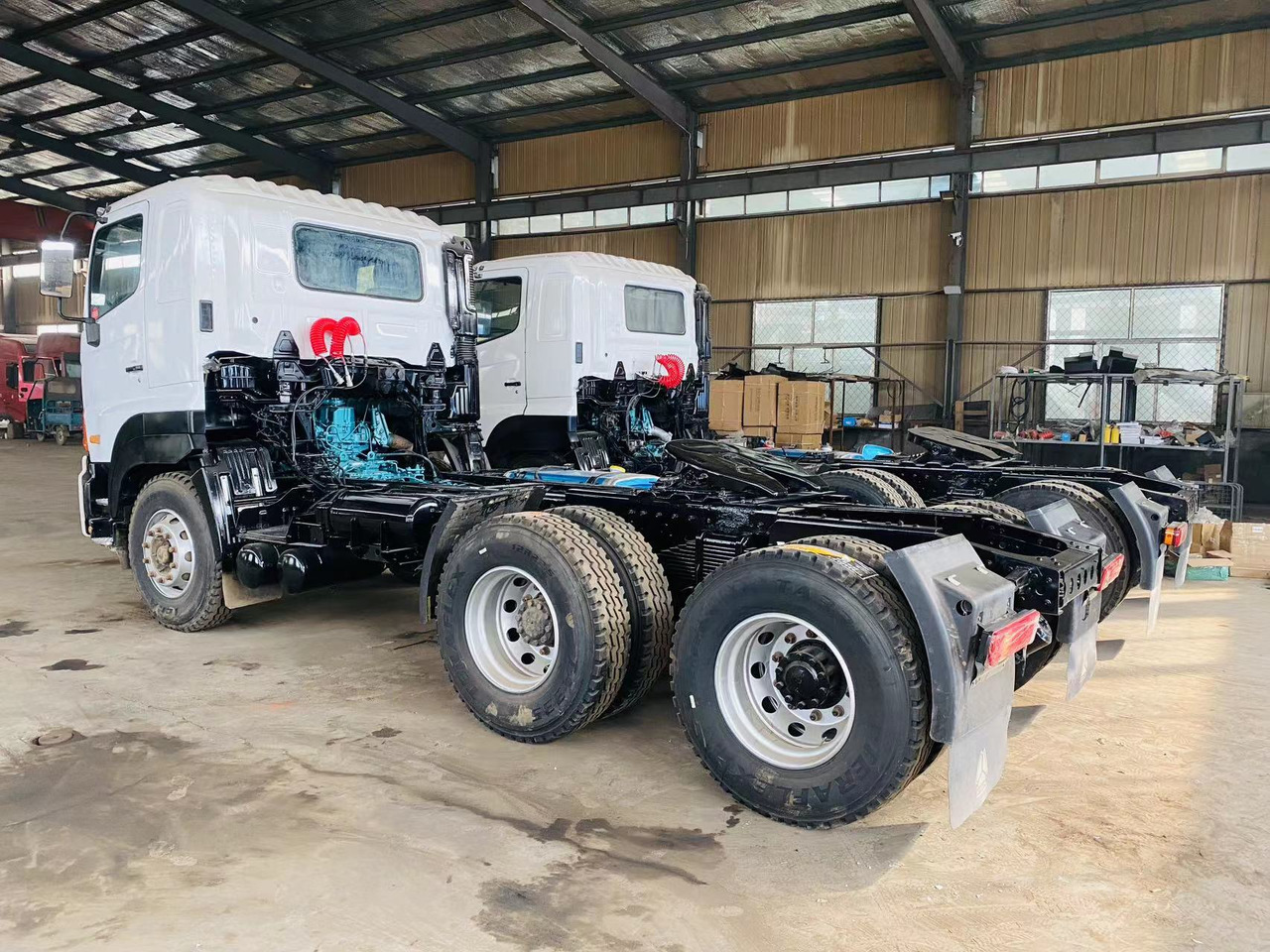 HINO Hino 700,6×4 - Tractor unit: picture 5 HINO Hino 700,6×4 - Tractor unit: picture 5