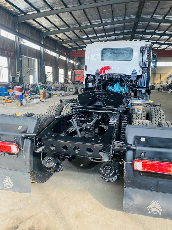 HINO Hino 700,6×4 - Tractor unit: picture 3 HINO Hino 700,6×4 - Tractor unit: picture 3