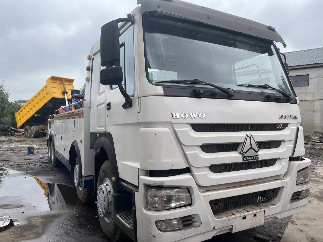 SINOTRUK - Truck: picture 1 SINOTRUK - Truck: picture 1