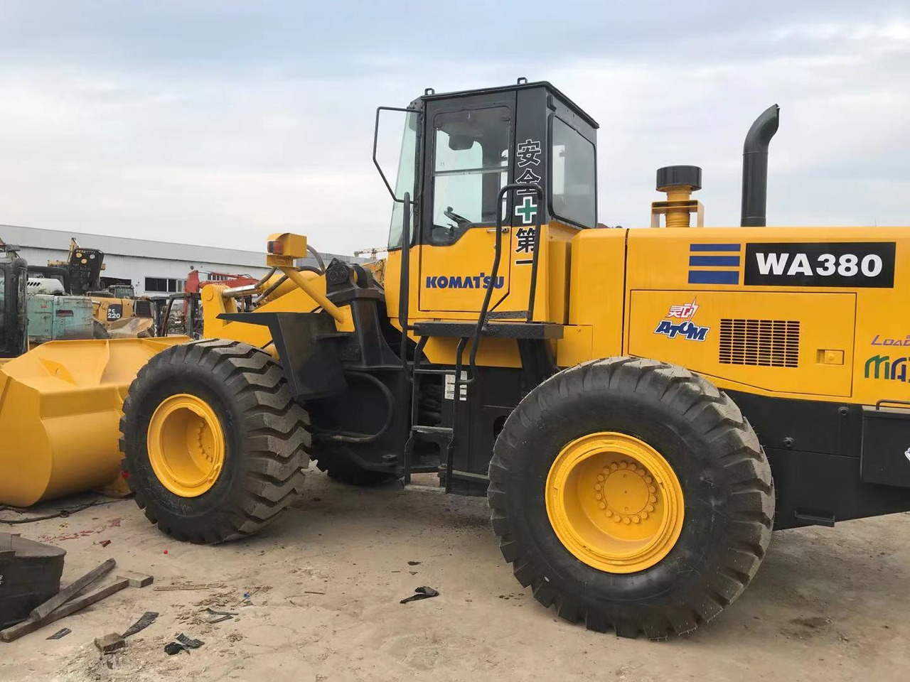 BACKHOE LOADER Certified Pre-Owned Komatsu WA380-3 | Heavy-Duty Loader for Mining/ Construction - Price Negotiable! - Wheel loader: picture 1 BACKHOE LOADER Certified Pre-Owned Komatsu WA380-3 | Heavy-Duty Loader for Mining/ Construction - Price Negotiable! - Wheel loader: picture 1