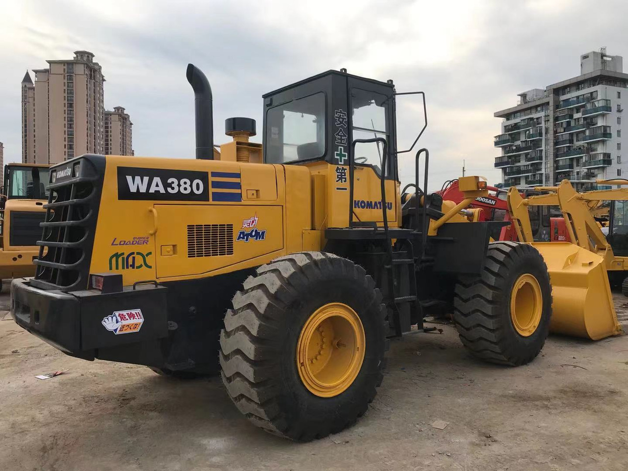 BACKHOE LOADER Certified Pre-Owned Komatsu WA380-3 | Heavy-Duty Loader for Mining/ Construction - Price Negotiable! - Wheel loader: picture 2 BACKHOE LOADER Certified Pre-Owned Komatsu WA380-3 | Heavy-Duty Loader for Mining/ Construction - Price Negotiable! - Wheel loader: picture 2